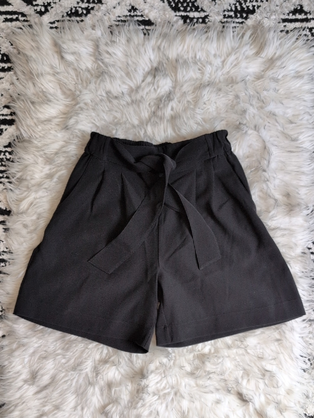 Lululemon Elastic Tie Front Long Shorts Size 4 (XS)
